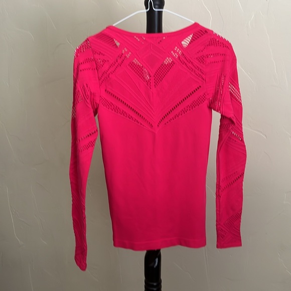 Fabletics- Isabella Seamless L/S Top XS Strawberry - Picture 6 of 7